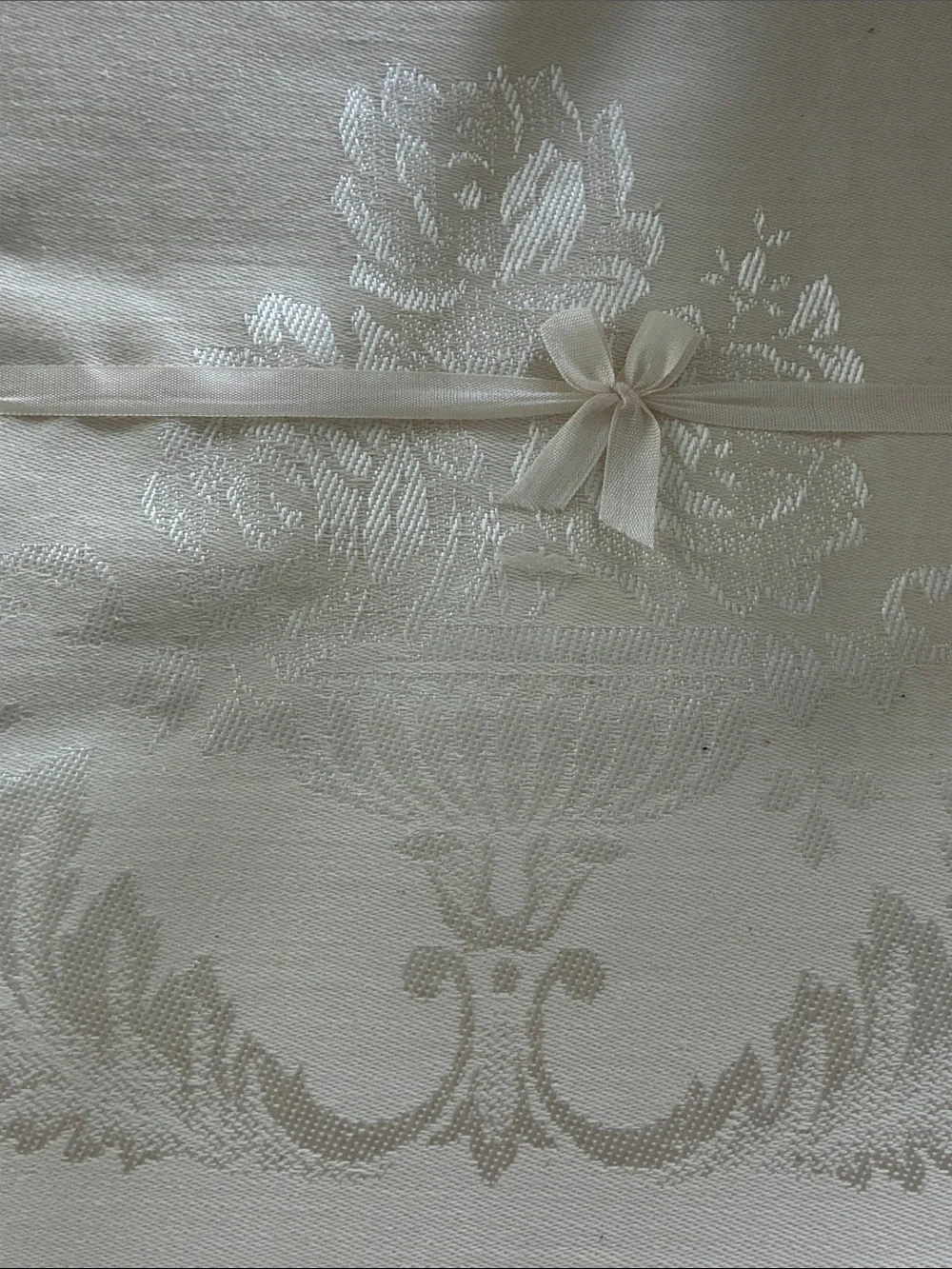 Vintage Cream Damask Table Linens Set